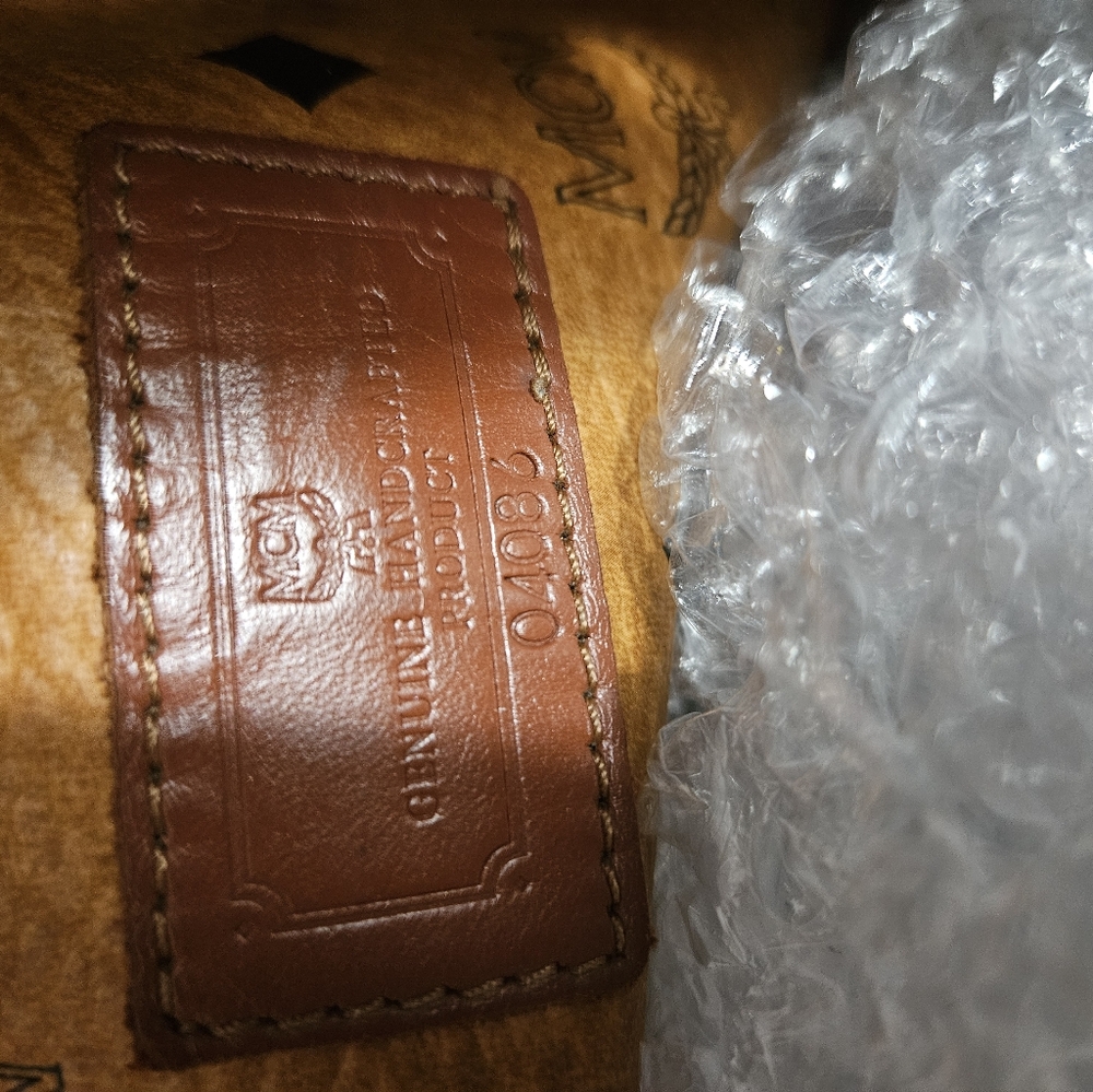 💘💯MCM Leather Shoulder Bag😃😄 - Picture 4 of 11